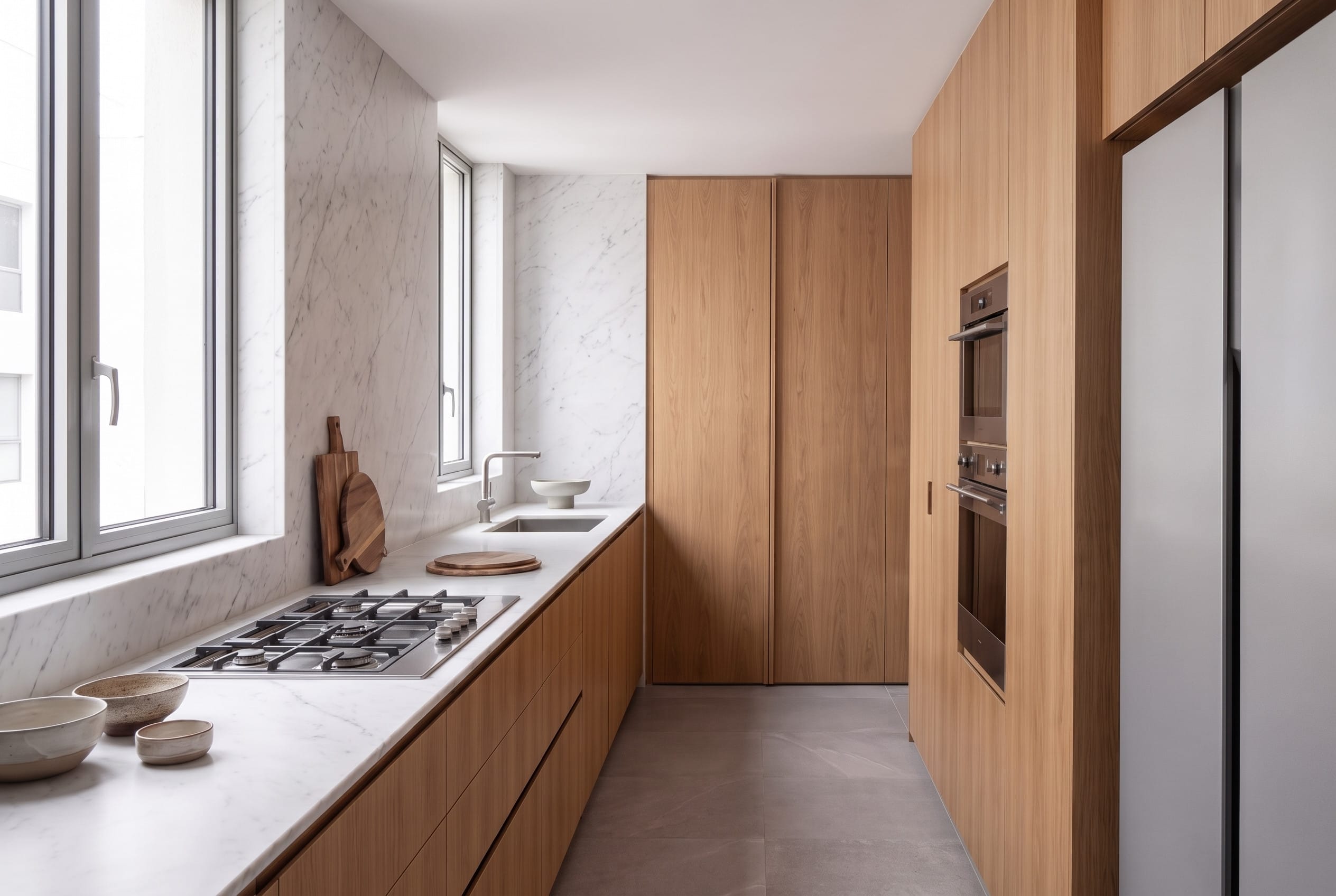 Full-height Slab Backwall Kitchen: island three quarter